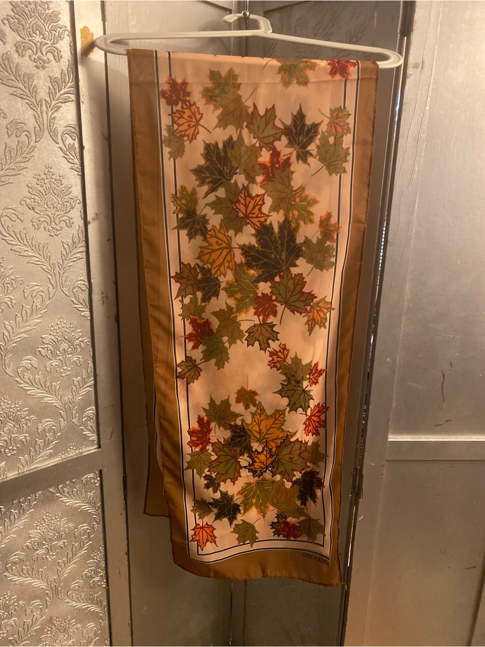 OSCARDO CANADA Eleanor Paine Aesotica Maple Leaf Oblong Scarf 14X61" Rectangle